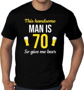 Grote maten verjaardag t-shirt 70 jaar - this handsome man is 70 give beer - zwart - heren - zeventig cadeau shirt XXXXL