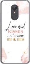 Geschikt voor Xiaomi Redmi 5 hoesje - Feest - 'Love and kisses to the new Mr & Mrs' - Quotes - Spreuken - Siliconen Telefoonhoesje