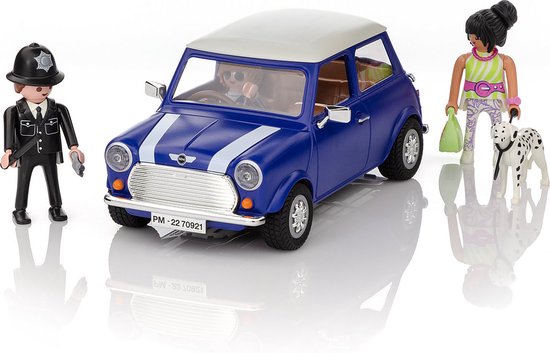 Blauwe Mini Cooper met wit dak, twee Playmobil-figuren en een dalmatiër. Een politieagent staat ernaast.