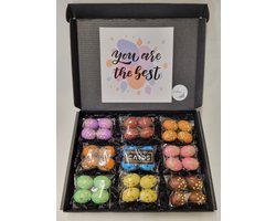 Paaseieren Proeverij Pakket | Box met 9 verschillende smaken paaseieren en Mystery Card 'You are the Best' met geheime boodschap + PaasProeverij Scorekaart | Verrassingsbox Pasen | Cadeaubox | Relatiegeschenk | Chocoladecadeau