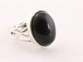 Opengewerkte zilveren ring met onyx - maat 18.5