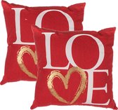 Set van 2x stuks valentijn cadeau sierkussens rood love 40 x 40 cm - Valentijnscadeaus liefde/hartjes