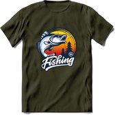 Fishing - Vissen T-Shirt | Grappig Verjaardag Vis Hobby Cadeau Shirt | Dames - Heren - Unisex | Tshirt Hengelsport Kleding Kado - Leger Groen - M