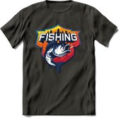 Fishing - Vissen T-Shirt | Grappig Verjaardag Vis Hobby Cadeau Shirt | Dames - Heren - Unisex | Tshirt Hengelsport Kleding Kado - Donker Grijs - XXL