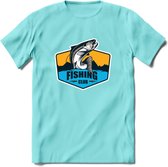 Fishing - Vissen T-Shirt | Grappig Verjaardag Vis Hobby Cadeau Shirt | Dames - Heren - Unisex | Tshirt Hengelsport Kleding Kado - Licht Blauw - XXL