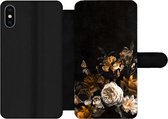 Bookcase Geschikt voor iPhone XS telefoonhoesje - Bloem - Gold - Patronen - Met vakjes - Wallet case met magneetsluiting