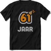 61 Jaar Feest T-Shirt | Goud - Zilver | Grappig Verjaardag Cadeau Shirt | Dames - Heren - Unisex | Tshirt Kleding Kado | - Zwart - S