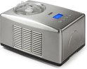Zilverkleurige ijsmachine met een blauw LCD-scherm en ventilatieroosters aan de zijkant.