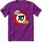 70 Jaar Hoera Verkeersbord T-Shirt | Grappig Verjaardag Cadeau | Dames - Heren | - Paars - L