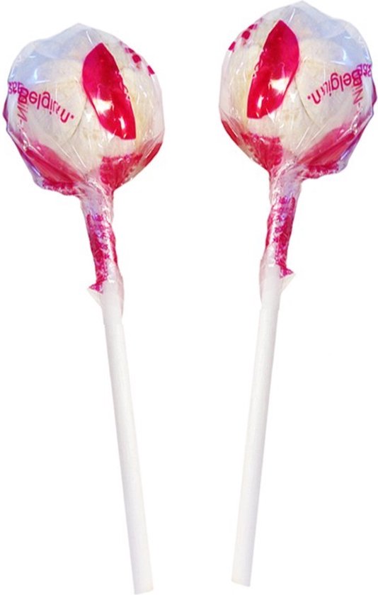 Twee lolly's met witte, ronde snoepjes en rode accenten, verpakt in doorzichtig plastic met roze tekst.