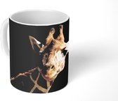 Mok - Giraffe portret voor zwarte achtergrond - 350 ML - Beker