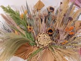 Waanzinnig handgemaakt wandstuk met pampas, fluitenkruid, klein en groot palmblad, artisjok, zonnebloemen 95cm
