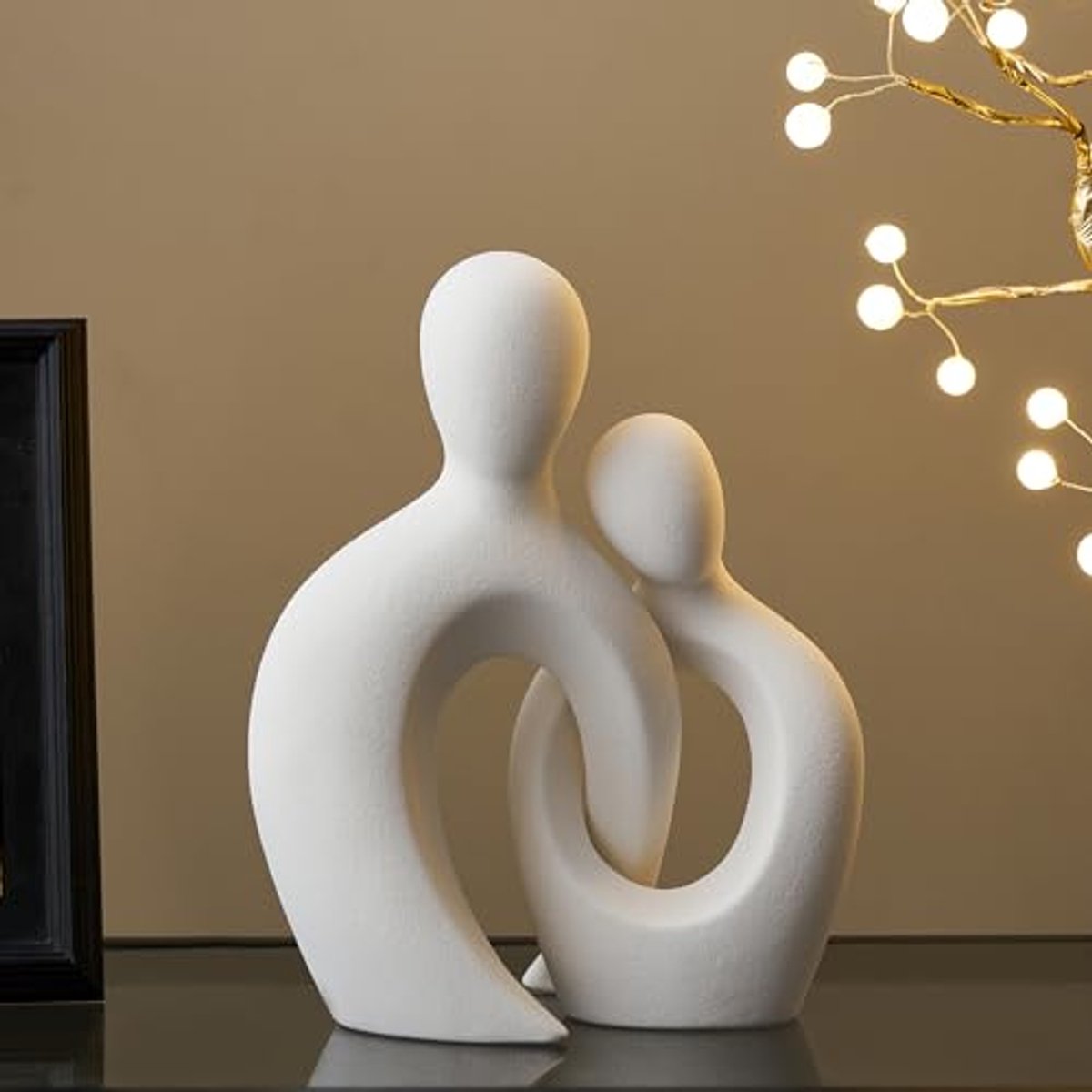 Wit Paar Standbeeld voor Koppels - Keramische Abstracte Sculptuur voor Moderne Interieurdecoratie