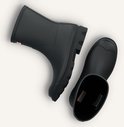 Een paar zwarte Hunter regenlaarzen, van bovenaf gezien, met rode Hunter logo's.