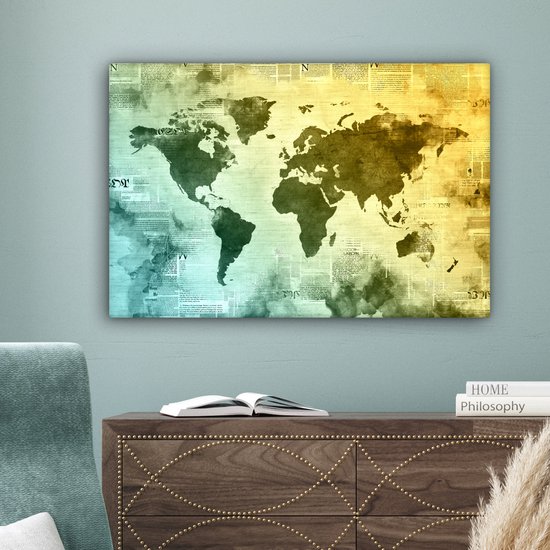 Wereldkaart avec peinture jaune qui passe au bleu sur fond avec journal 60x40 cm