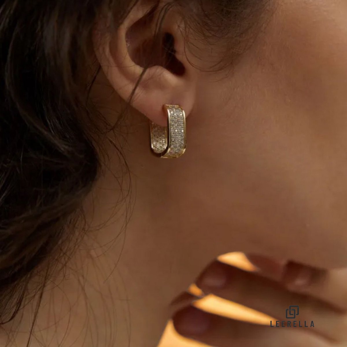 Leerella Stralende Vierkante Oorbellen met Zirconia - Goudkleurig - Luxe Statement voor Elke Dag!
