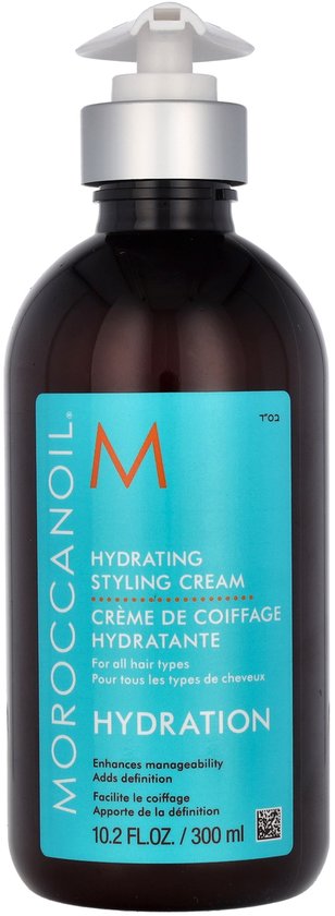 Bruine fles met pompdispenser van Moroccanoil Hydrating Styling Cream. Turquoise label met oranje M-logo.