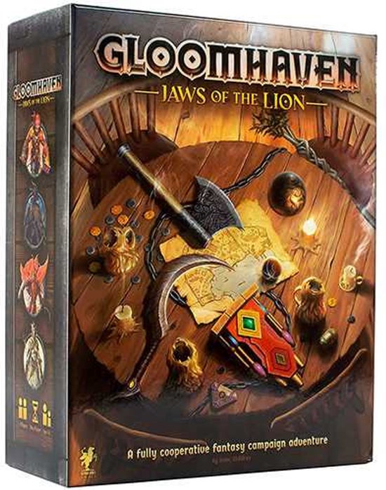 Doos van het bordspel Gloomhaven: Jaws of the Lion met een zwaard, bijl en andere fantasie-elementen op een houten achtergrond.