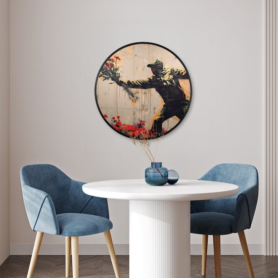 Poster in lijst Rond - Fotolijst 60x60 cm - Posters - Street art - Man - Bloemen - Graffiti - Banksy Style - Ronde posterlijst zwart - Decoratie - Wanddecoratie woonkamer - Muurdecoratie slaapkamer