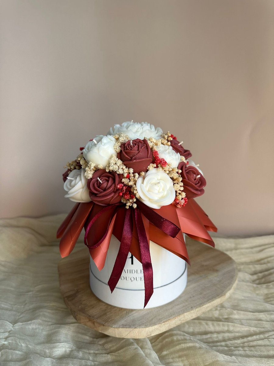 E Pure Candles - Handgemaakte Kaars Bloemen Boeket - Candle Bouquet - Bordeauxrood & Wit