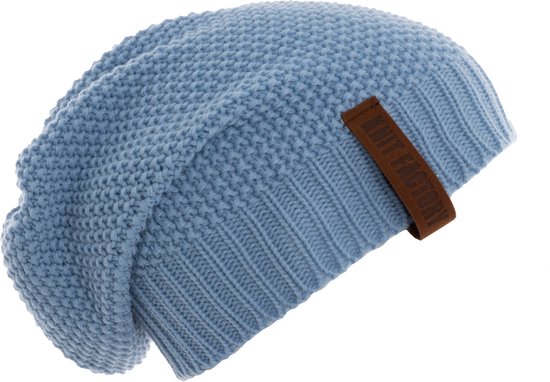 Lichtblauwe gebreide muts van Knit Factory.