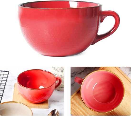 Un bol à soupe rouge avec une anse, montré sous trois angles différents, l'un avec des dimensions.