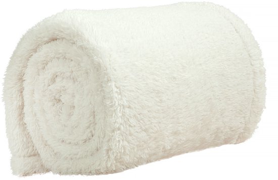 Opgerolde ecru teddy fleece deken met een zachte, pluizige textuur.
