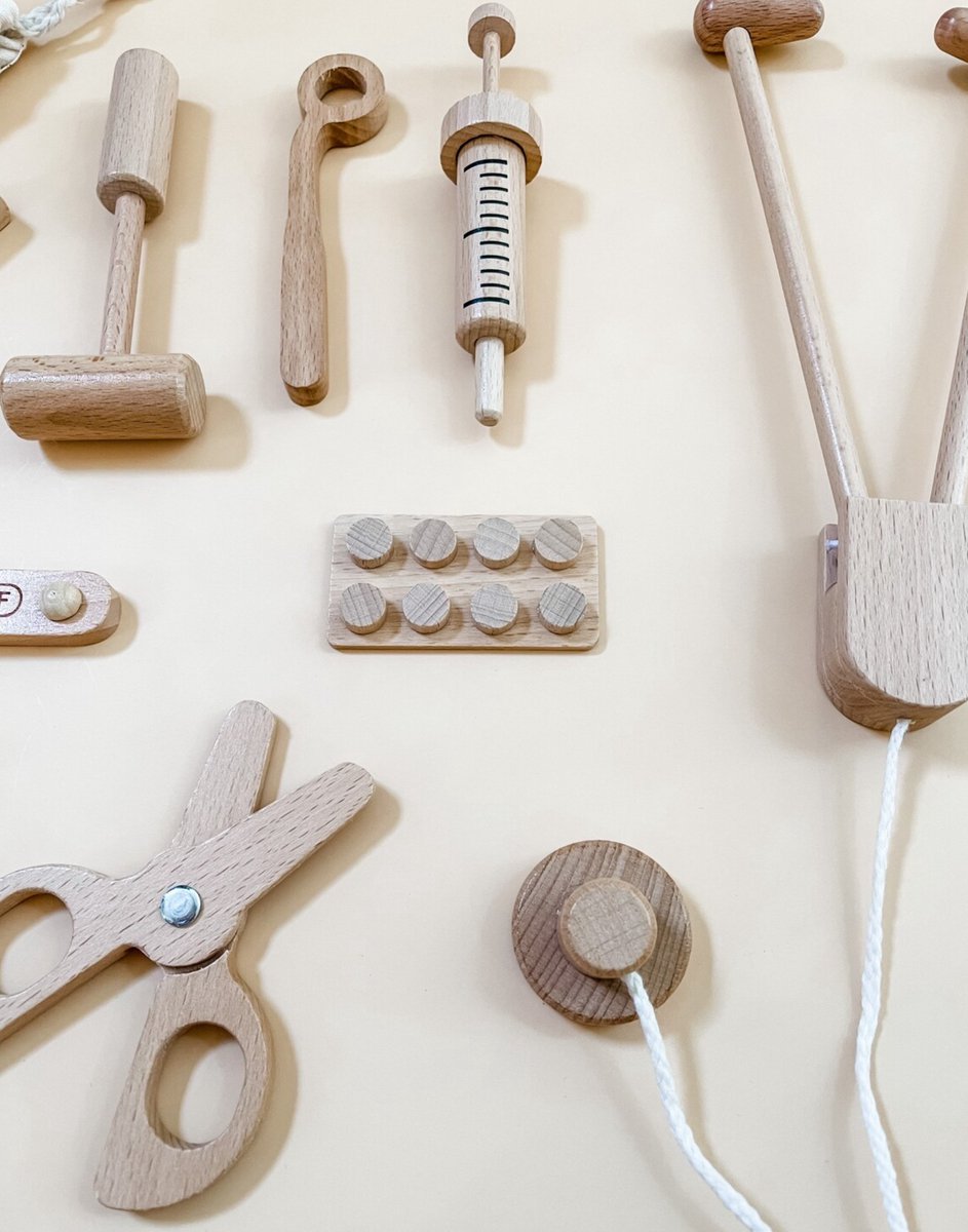 WoodyDoody Houten Dokterset Speelgoed - 9 delig HOOGWAARDIG Hard Hout Speelgoed Rollenspel met OPBERGZAK - Speelgoeddokterset - Gereedschap - Thermometer- Doktersset - Dokterskoffer - Speelgoed - Vanaf 1 jaar - Educatief Speelgoed - Ontwikkeling — afbeelding 6