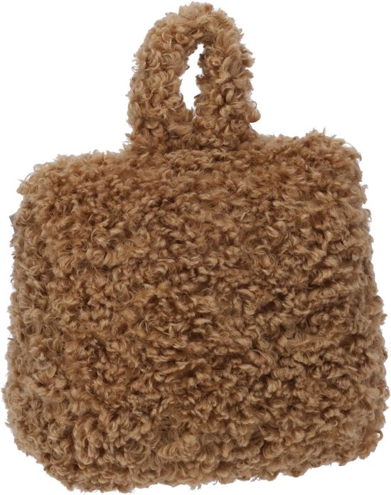 Een taupe deurstopper van teddy stof met een ruw pluizig oppervlak en een lusvormig handvat.