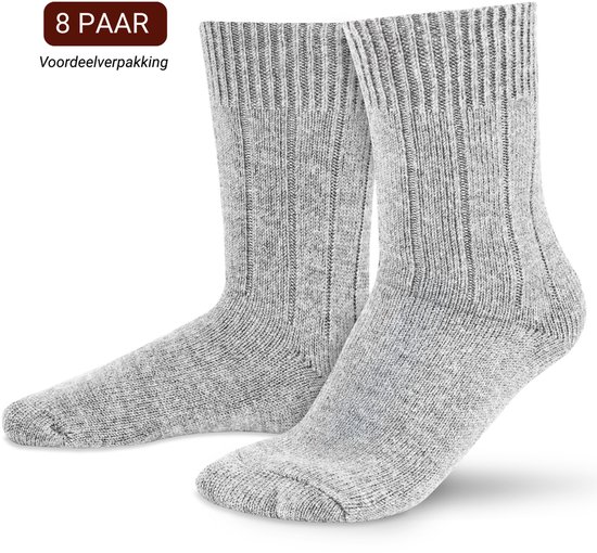 Twee grijze Sukats sokken van alpaca, verpakt in een voordeelverpakking van 8 paar.