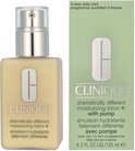 Fles en doosje Clinique Dramatically Different Moisturizing Lotion+ met pomp, voor zeer droge tot gecombineerde huid.