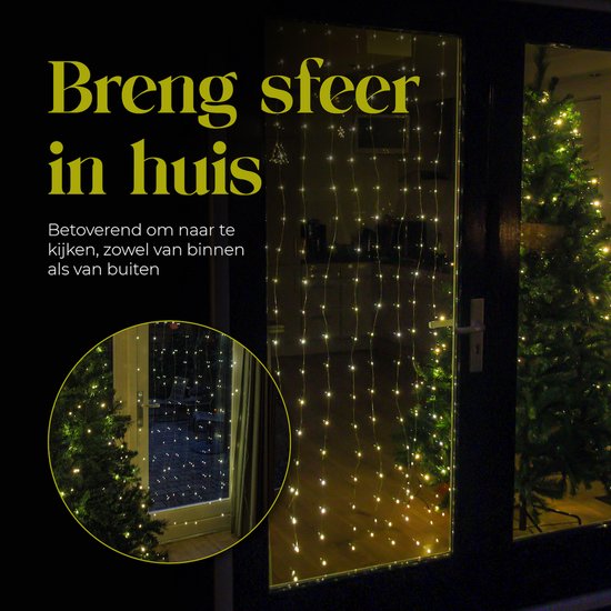 Warm wit LED lichtgordijn voor een glazen deur, sfeervol van binnen en buiten.