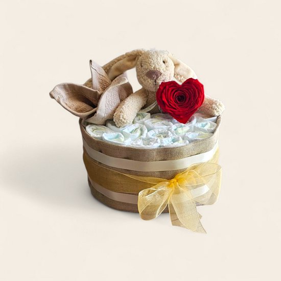Luxe Luiertaart met Happy Horse gerecyclede knuffel & rode roos in hartvorm - 24 Pampers maat 2, hydrofiele doek & spuugdoekje van Bebetos — afbeelding 3