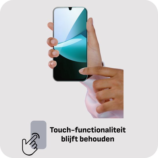Hand die een telefoon met screenprotector vasthoudt. 'Touch-functionaliteit blijft behouden'.