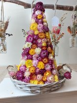 Wat een beauty deze handgemaakte Piramide van warme kleuren strobloemen op een rietenmandje 40cm hoog.. cadeau, feest,droogbloemen