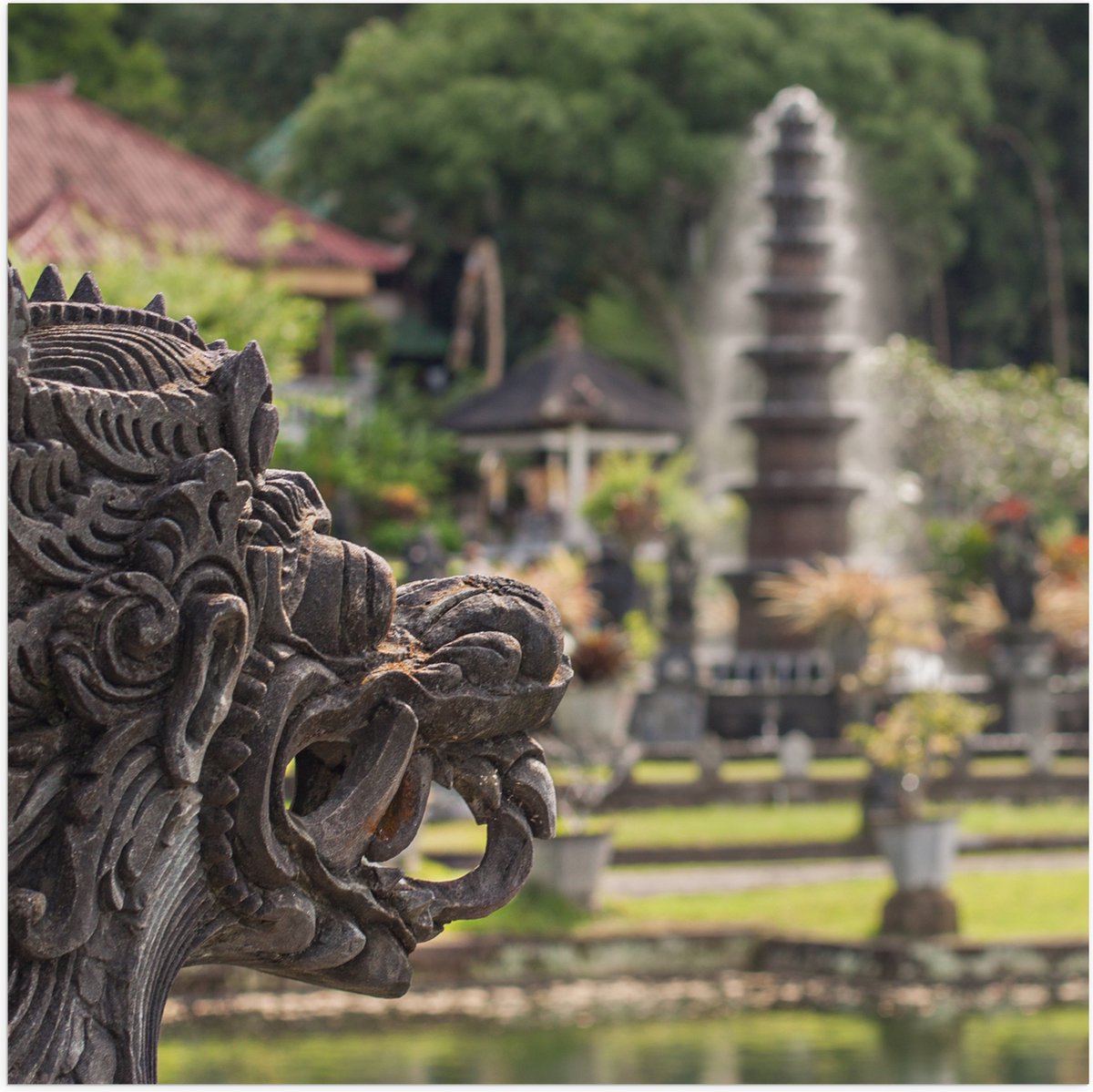 Poster (Mat) - Beelden en Fonteinen in Bali - 50x50 cm Foto op Posterpapier met een Matte