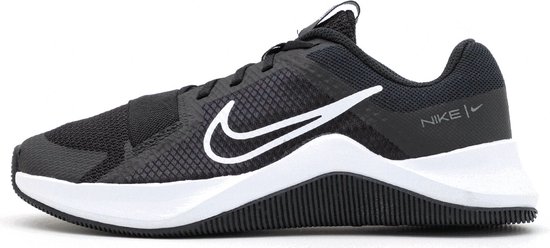 Zwarte Nike MC Trainer 2 sportschoen voor dames met witte zool.