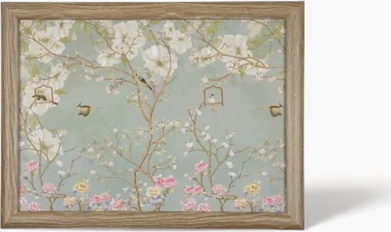 Een dienblad met een Japanse tuinprint: vogels, bloeiende bomen en bloemen op een lichtblauwe achtergrond.