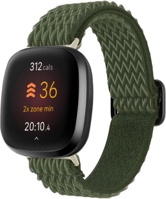 Groen, elastisch, gevlochten smartwatch bandje aan een zwart horloge met een groen display.