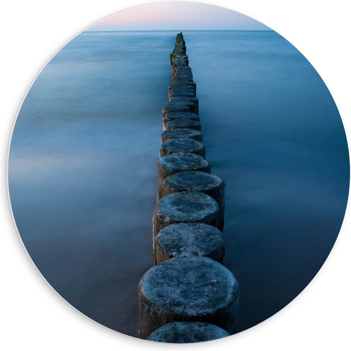 PVC Schuimplaat Muurcirkel - Strand - Zand - Zee - Palen - Hout - 60x60 cm Foto op Muurcir