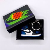 Sneaker Sleutelhanger Inclusief Box - Nike Air Jordan 1 High Royal Blue - Sneakerhead Cadeau
