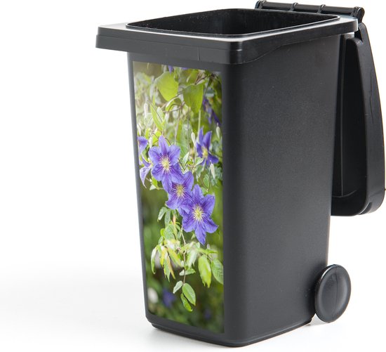 Container sticker Paarse bloemen aan een klimplant - 38x80 cm - Kliko sticker - Tuinspullen