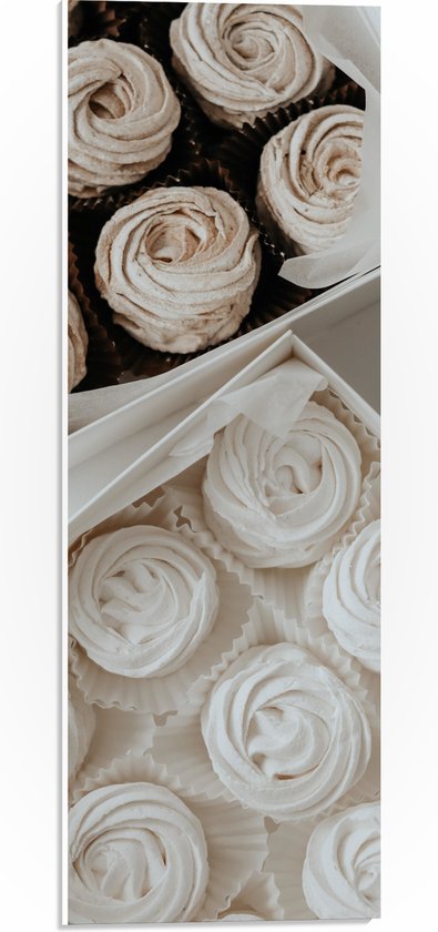 PVC Schuimplaat - Cupcakes in Doosjes met Witte Botercrème - 20x60 cm Foto op PVC Schuimplaat (Met Ophangsysteem)