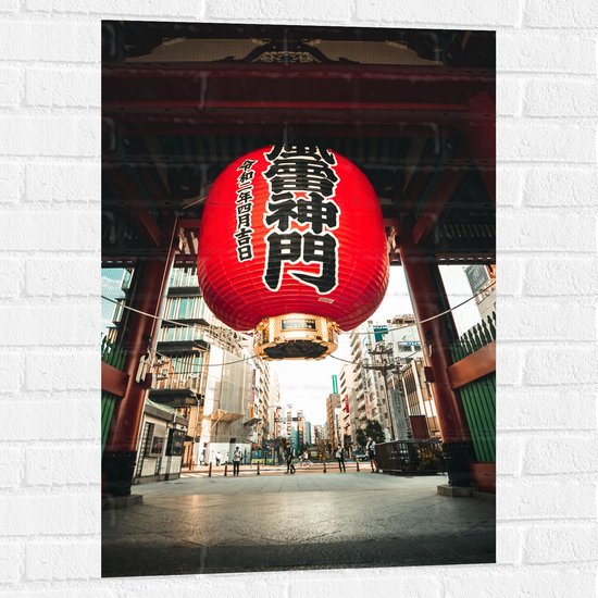 Muursticker - Mega Rode Lampion met Chinese Tekens in Grote Stad - 60x90 cm Foto op Muursticker