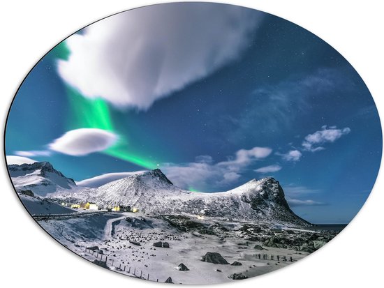 Dibond Ovaal - Bergen - Sneeuw - Noorderlicht - 68x51 cm Foto op Ovaal (Met Ophangsysteem)