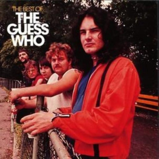 De band The Guess Who staat op de albumhoes van 'The Best Of The Guess Who'. De zanger draagt een oranje jas.