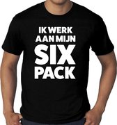 Ik werk aan mijn SIX Pack tekst t-shirt zwart heren - heren shirt Ik werk aan mijn SIX Pack - zwart kleding L