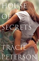 Boek cover House of Secrets van Tracie Peterson