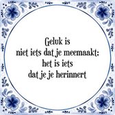 Tegeltje met Spreuk (Tegeltjeswijsheid): Geluk is niet iets dat je meemaakt; het is iets dat je je herinnert + Kado verpakking & Plakhanger