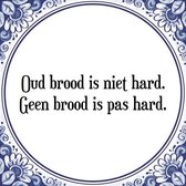 Tegeltje met Spreuk (Tegeltjeswijsheid): Oud brood is niet hard. Geen brood is pas hard. + Kado verpakking & Plakhanger